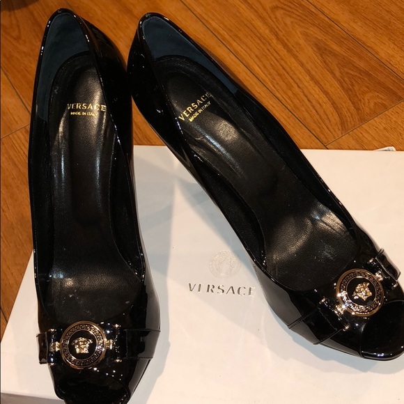 Versace Pump - Picture 2 of 7